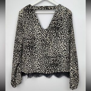 Daytrip Leopard print long sleeve Blouse size small